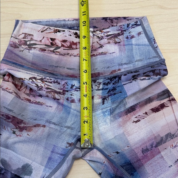 Lululemon cropped tights, leggings, gym, yoga pants size 6, print, perfect! - Picture 7 of 9